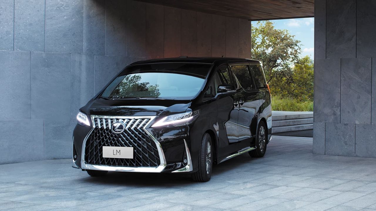 Lexus LM 300H MPV