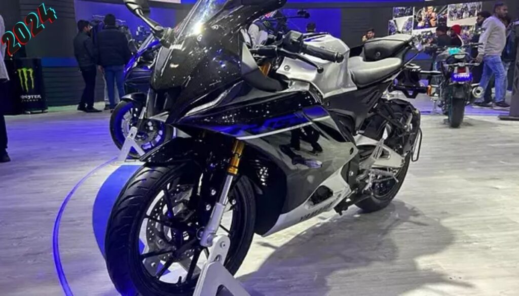 2024 Yamaha R15M Carbon Edition