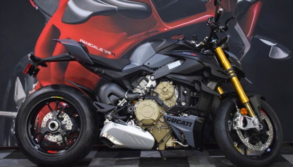 2024 Ducati Streetfighter V4 and V4S