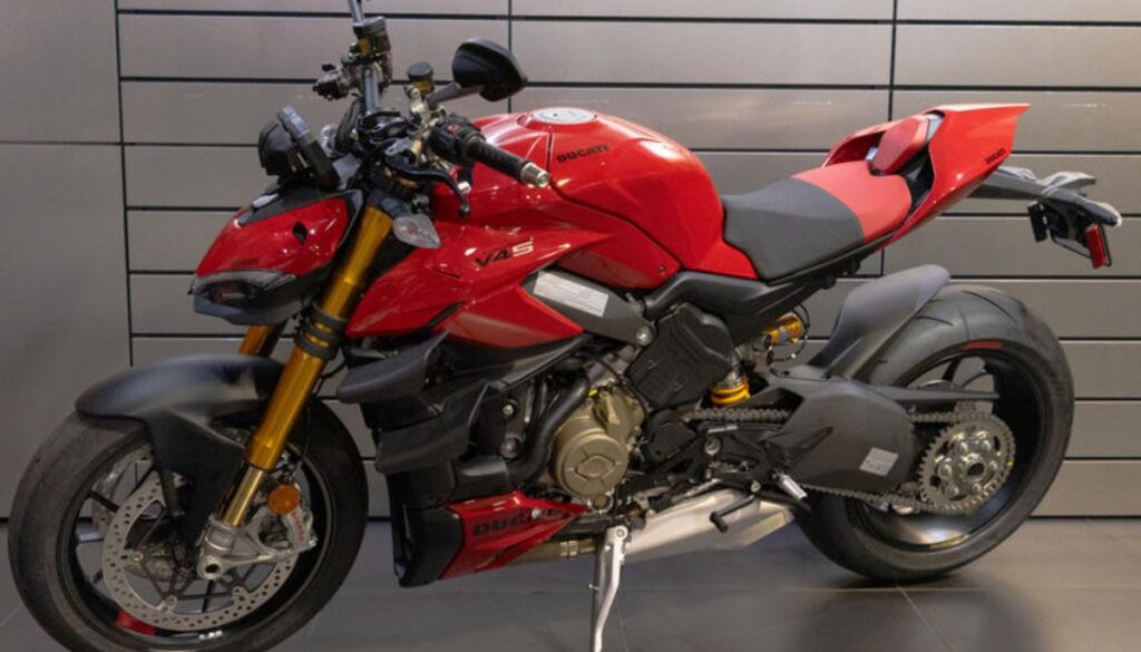2024 Ducati Streetfighter V4 and V4S